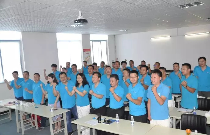 勇迎挑戰(zhàn) 萬(wàn)眾一心∣華俄激光2018上半年總結(jié)暨銷售會(huì)議圓滿結(jié)束